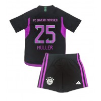Camiseta Bayern Munich Thomas Muller #25 Segunda Equipación Replica 2023-24 para niños mangas cortas (+ Pantalones cortos)
